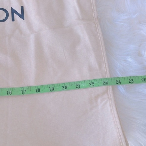 Louis Vuitton Beige full Garment Cover - Picture 12 of 12